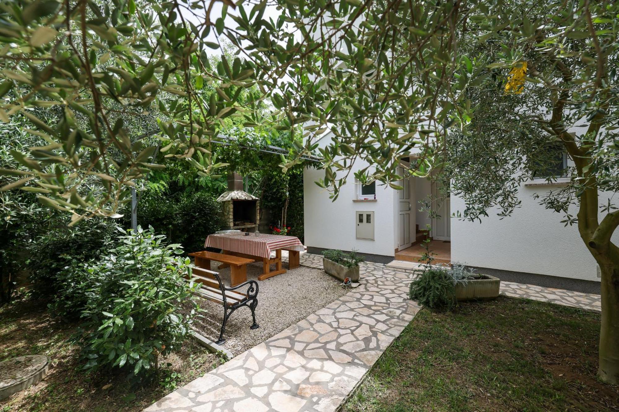 Apartments Kika Nin Exterior photo