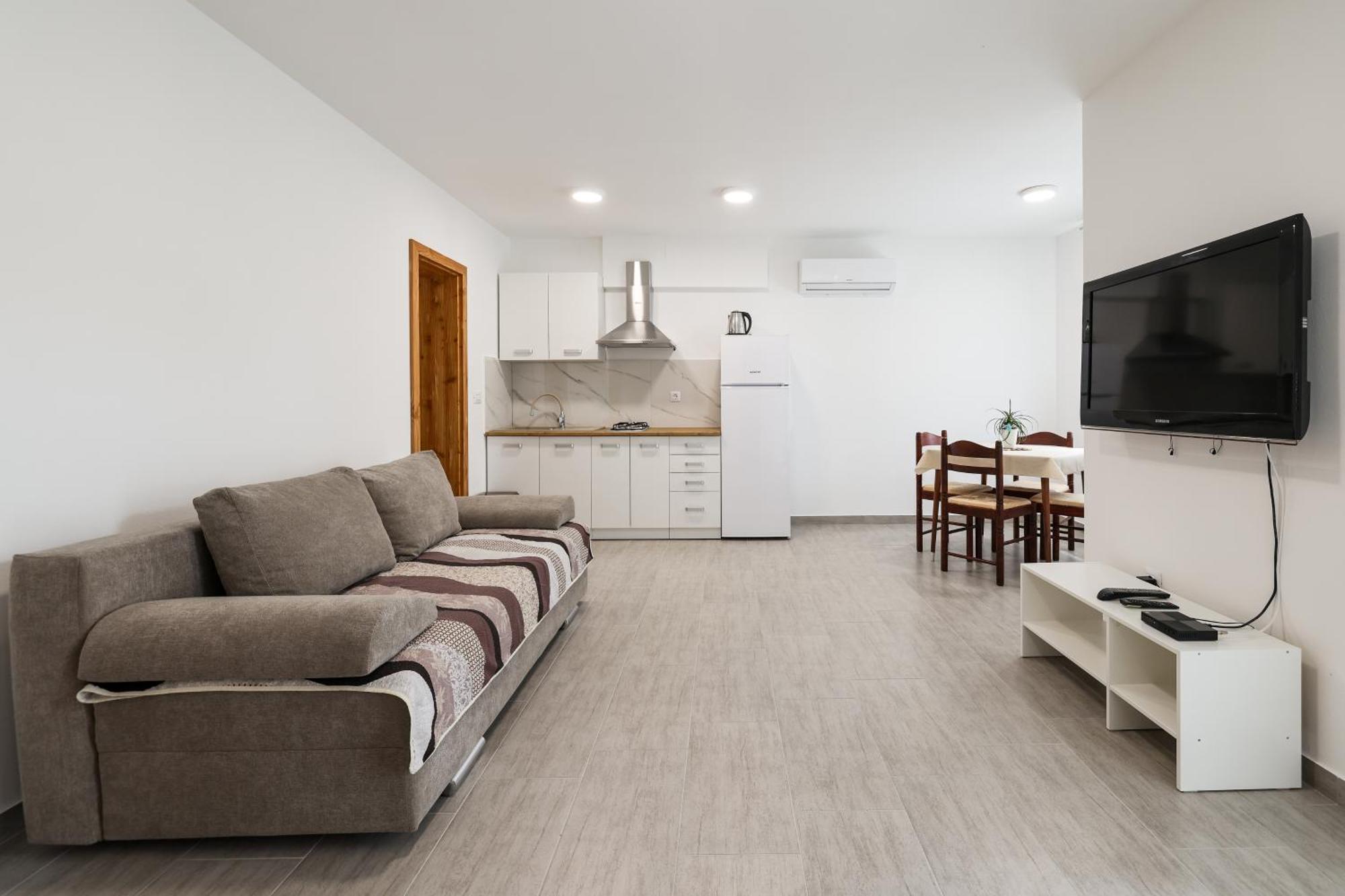 Apartments Kika Nin Exterior photo