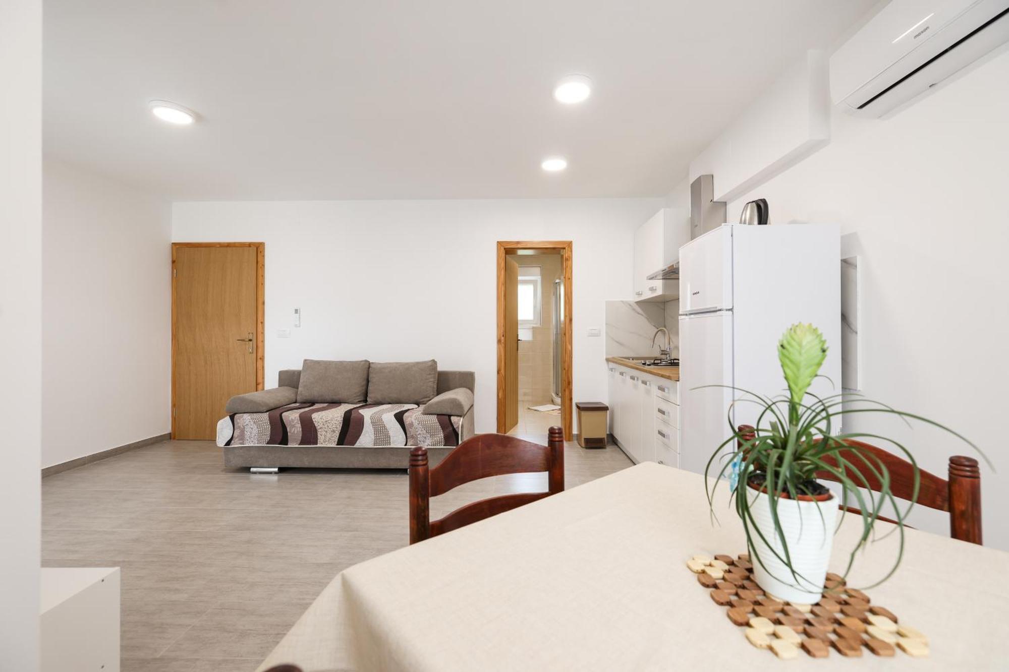 Apartments Kika Nin Exterior photo