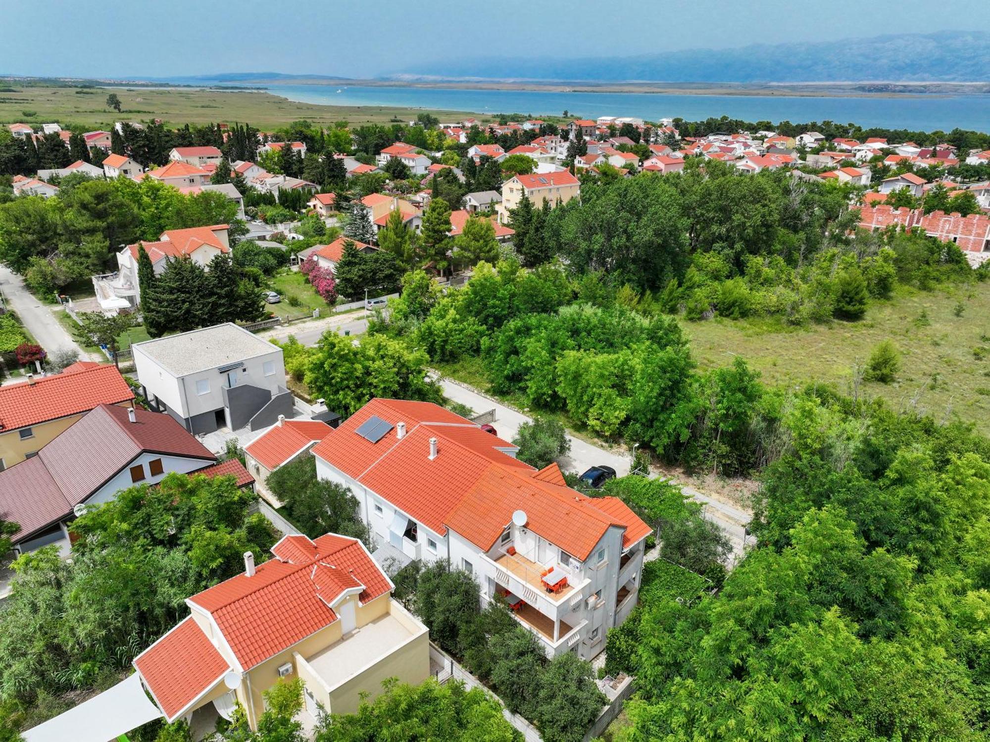 Apartments Kika Nin Exterior photo