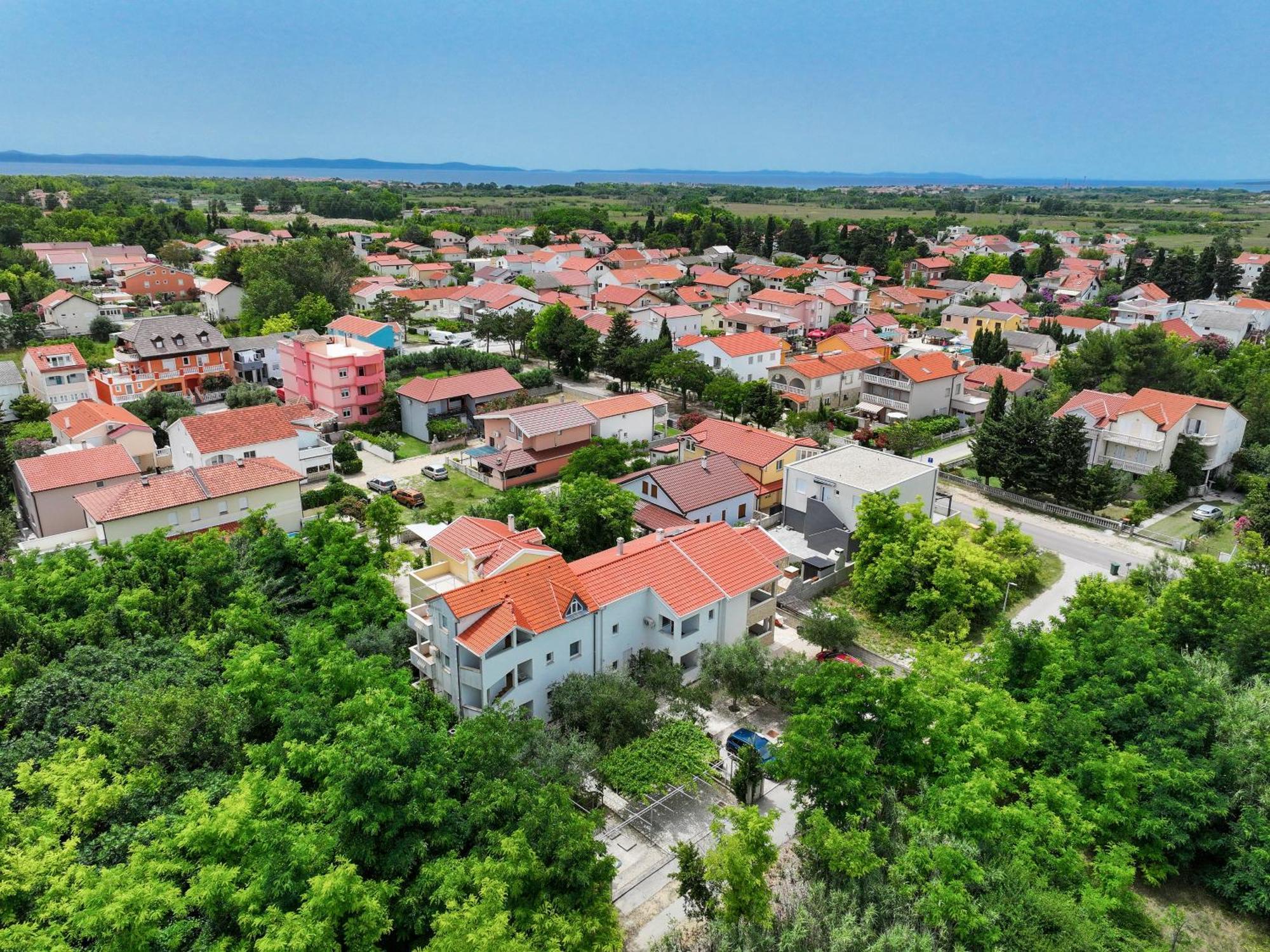 Apartments Kika Nin Exterior photo