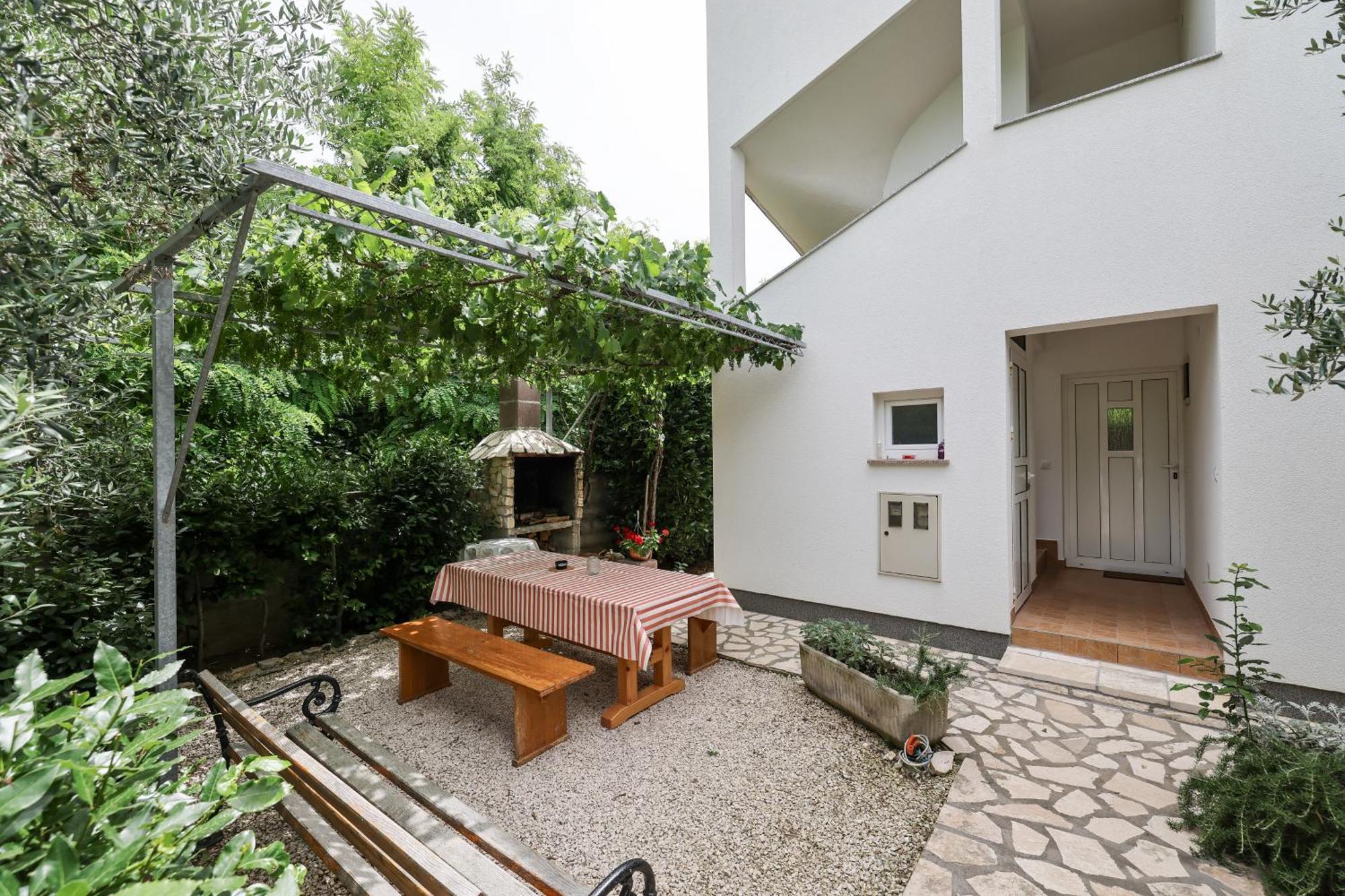 Apartments Kika Nin Exterior photo