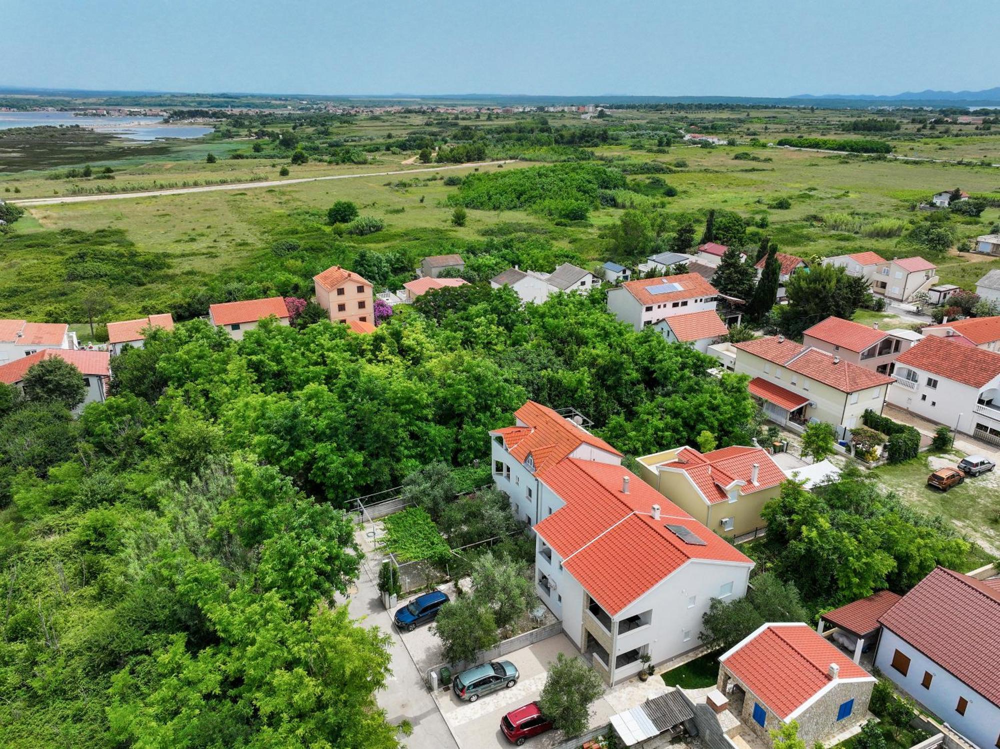 Apartments Kika Nin Exterior photo