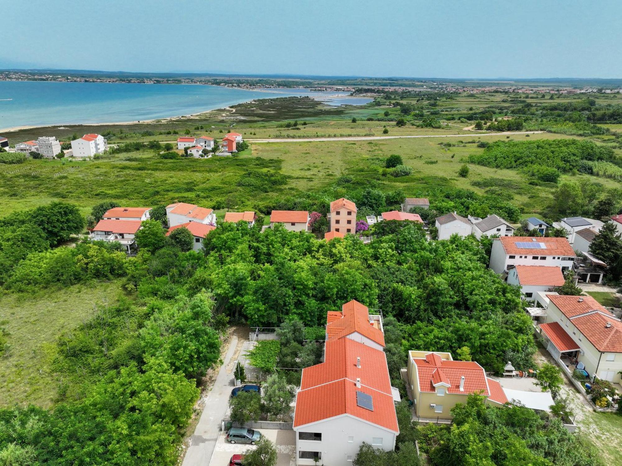 Apartments Kika Nin Exterior photo