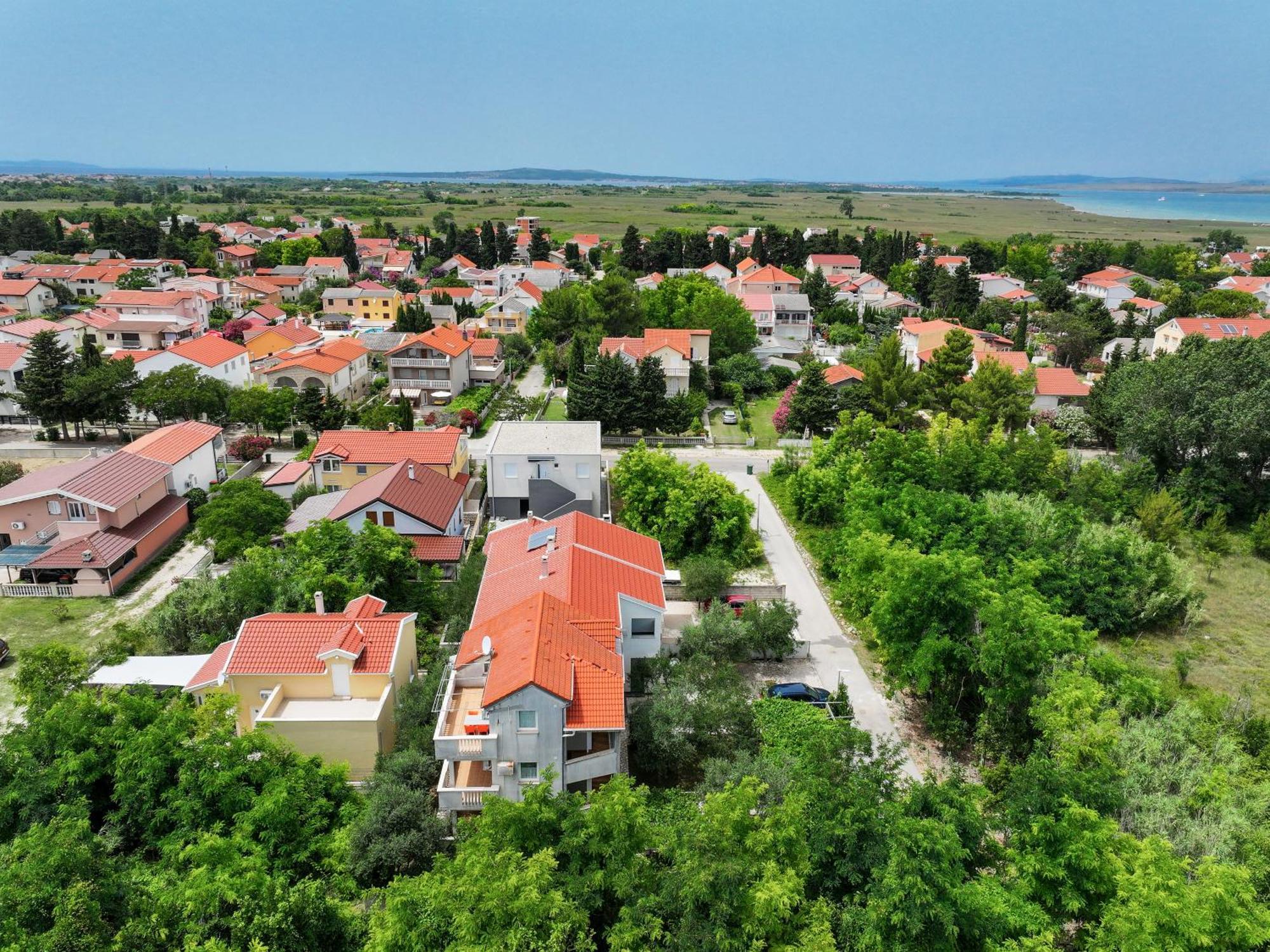 Apartments Kika Nin Exterior photo