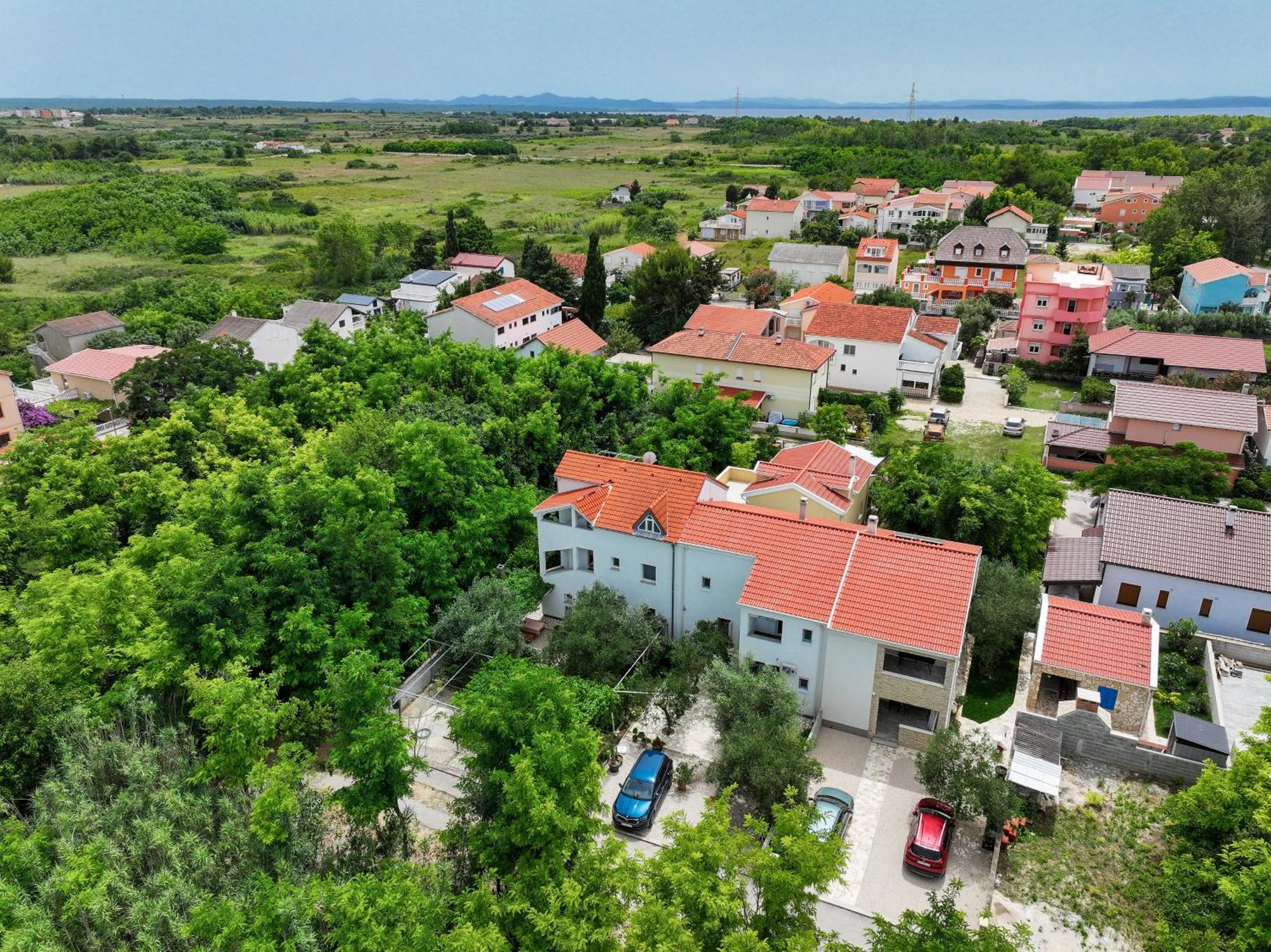Apartments Kika Nin Exterior photo