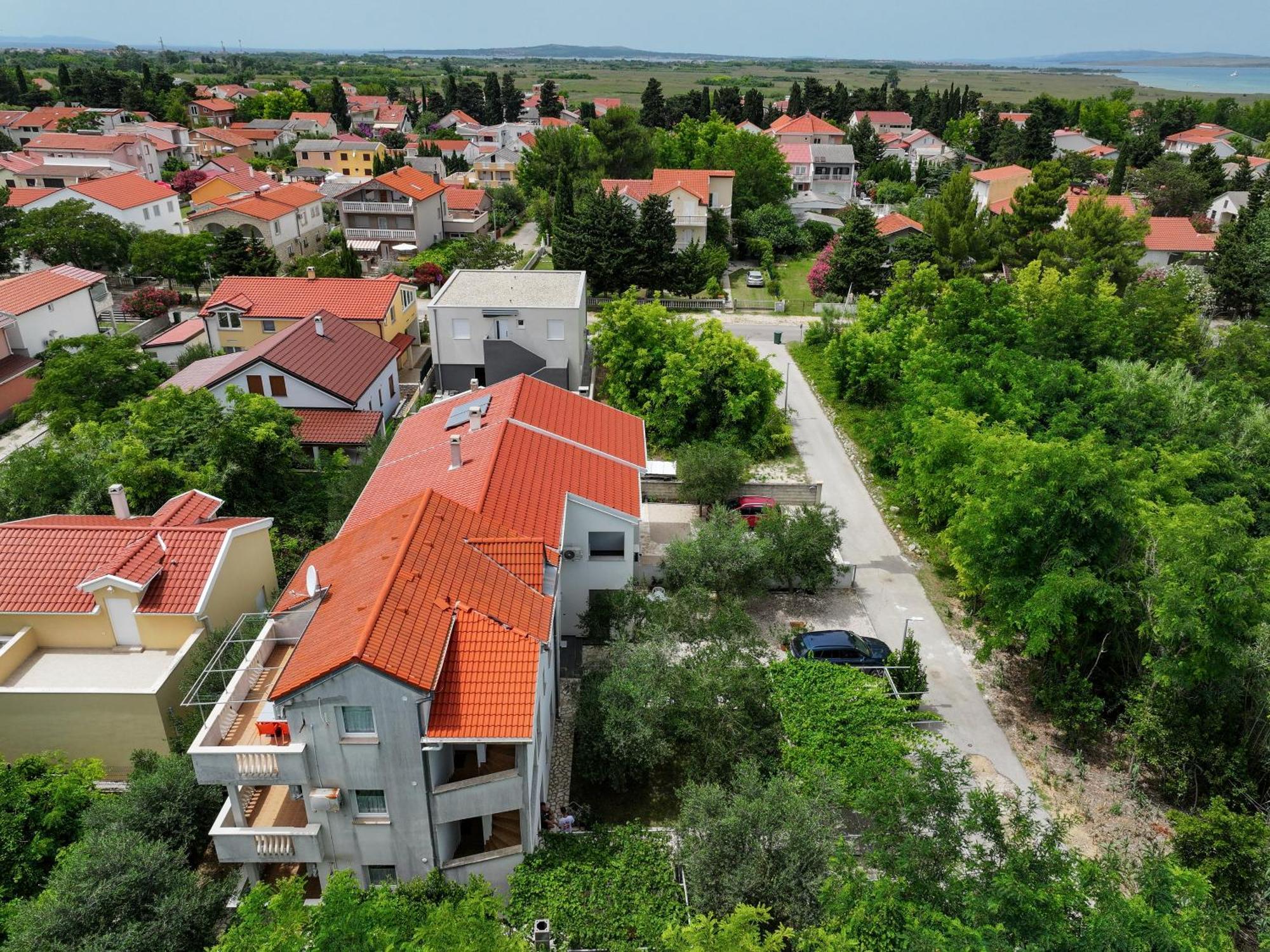 Apartments Kika Nin Exterior photo