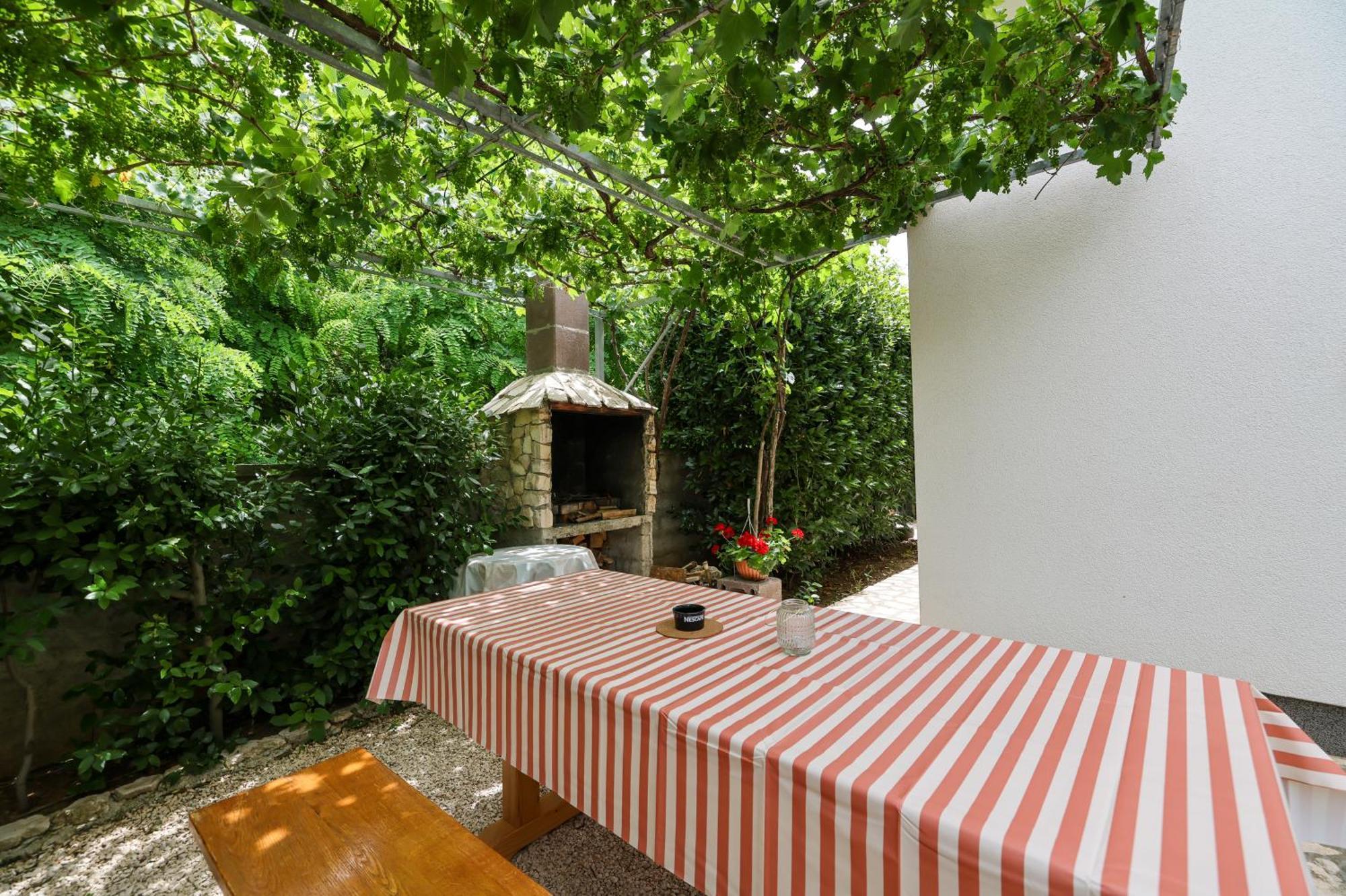 Apartments Kika Nin Exterior photo