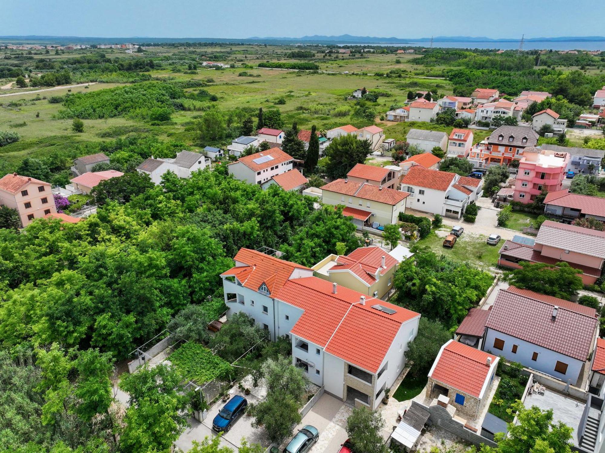 Apartments Kika Nin Exterior photo