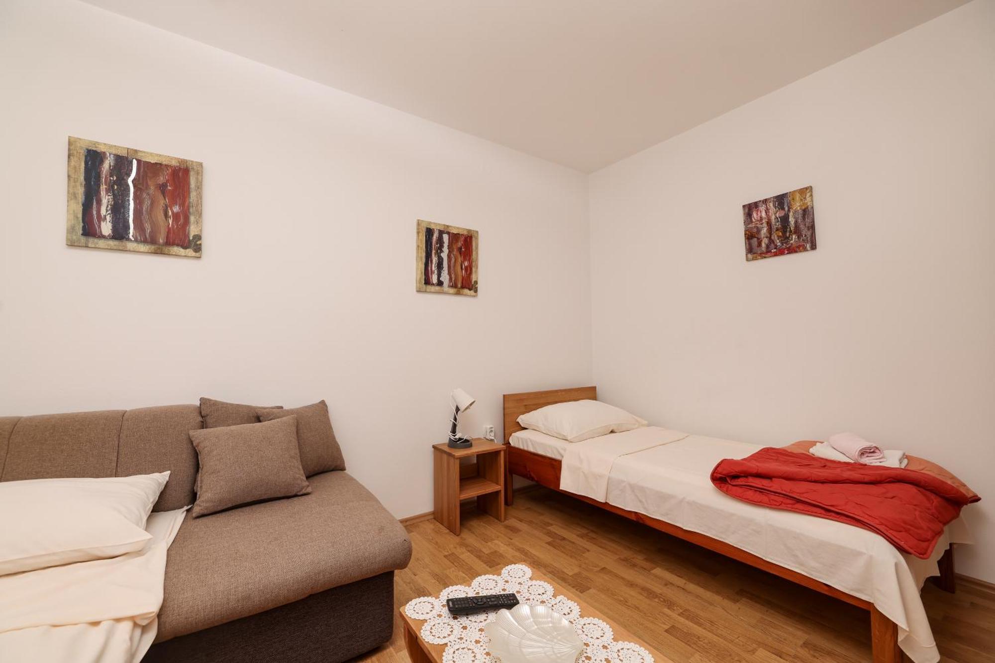 Apartments Kika Nin Exterior photo