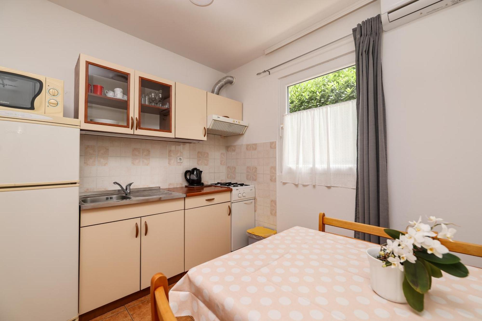 Apartments Kika Nin Exterior photo